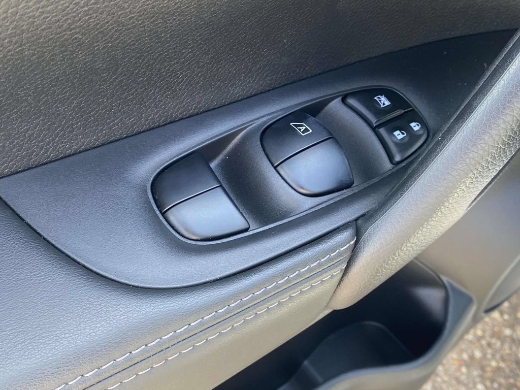 Used 2022 Nissan Rogue Sport SV AWD/4WD image 20