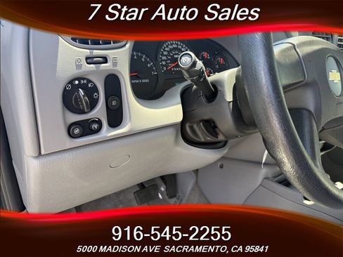 Used 2009 Chevrolet TrailBlazer LT w/ Cargo Convenience Package image 8