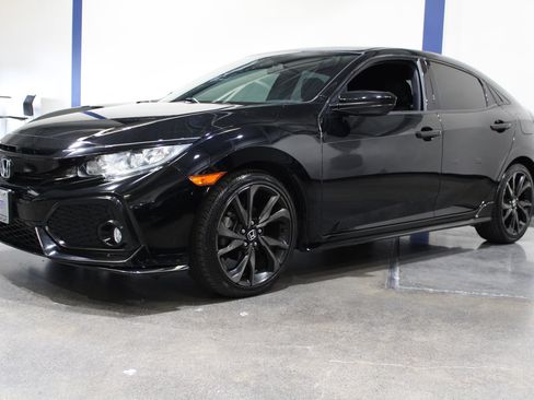 Used 2018 Honda Civic Sport image 6