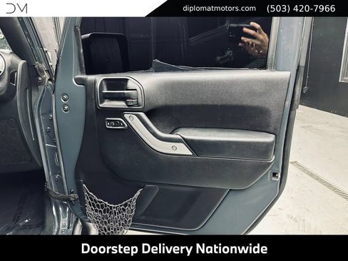 Used 2017 Jeep Wrangler Unlimited Rubicon w/ Connectivity Group AWD/4WD image 24