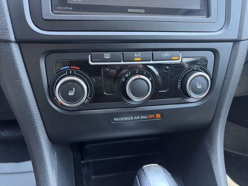 Used 2013 Volkswagen Golf 4-Door FWD image 22