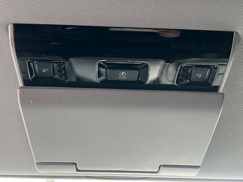 Used 2015 Chevrolet Tahoe LTZ image 16