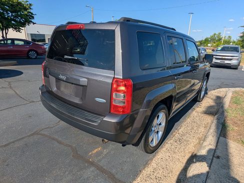 Used 2016 Jeep Patriot Latitude FWD image 7
