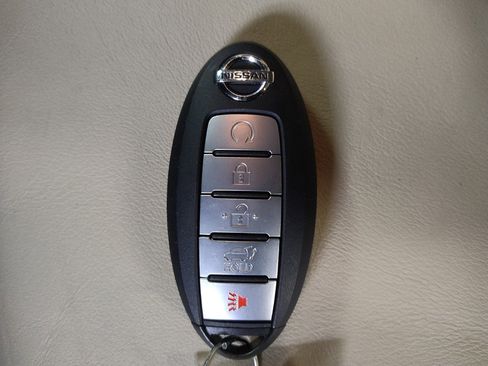 Used 2017 Nissan Armada SL image 32