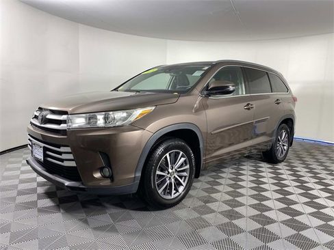 Used 2018 Toyota Highlander XLE w/ Protection Package #3 image 4