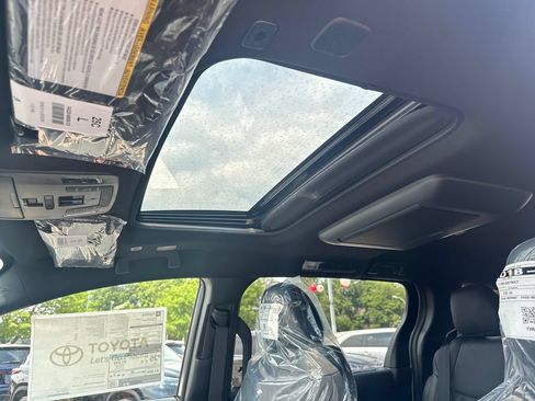 New 2026 Toyota Sienna Platinum AWD/4WD image 22