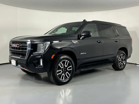 Used 2024 GMC Yukon AT4 w/ Technology Package AWD/4WD image 3