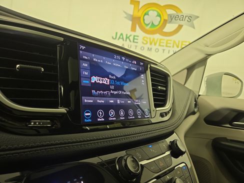 Used 2018 Chrysler Pacifica Limited image 20