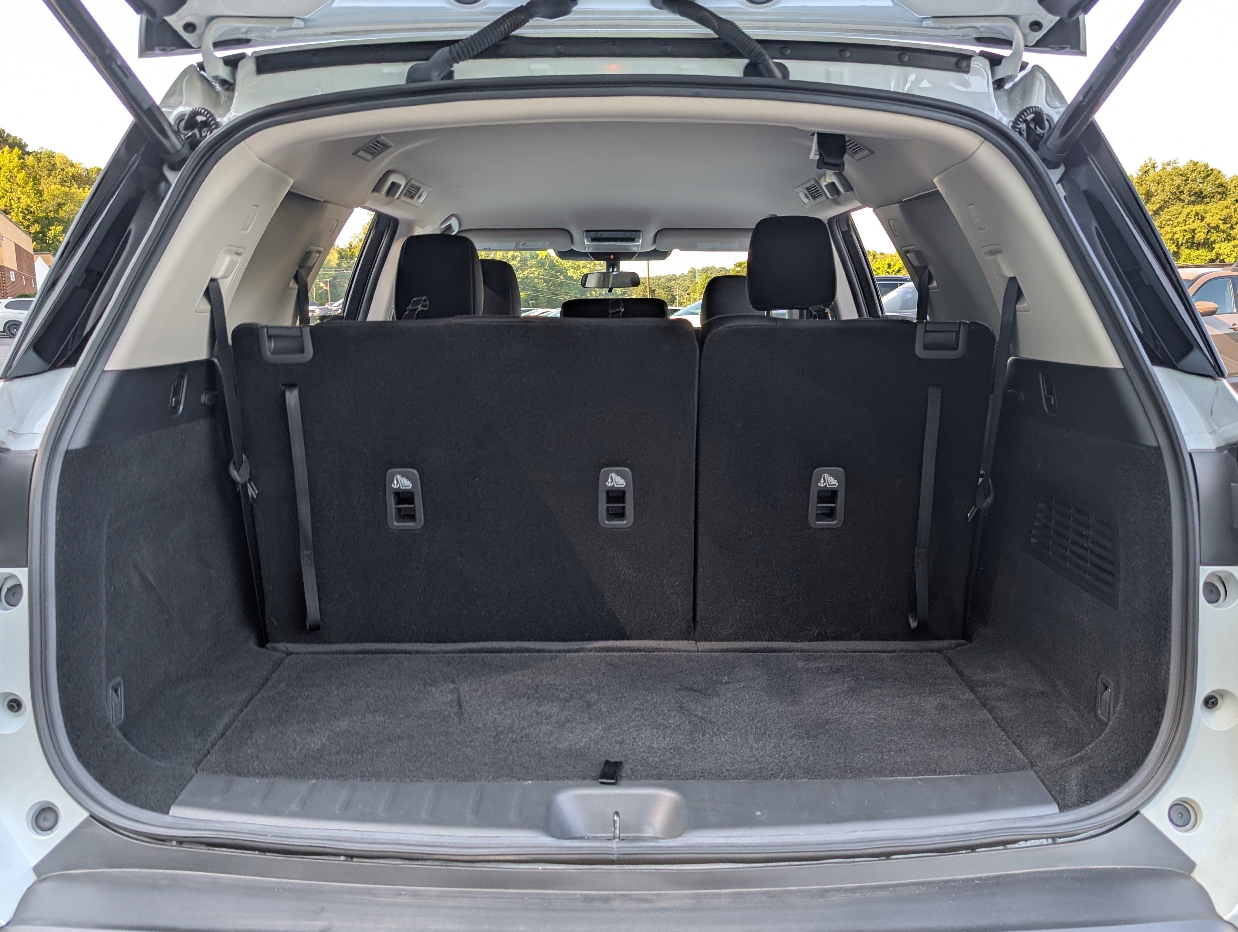 Used 2025 Nissan Pathfinder SV FWD image 19