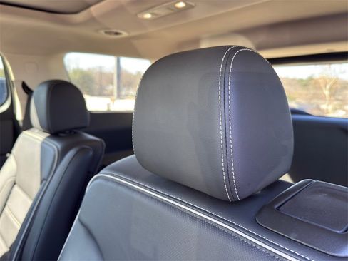 Used 2023 GMC Acadia Denali w/ Denali Ultimate Package image 28