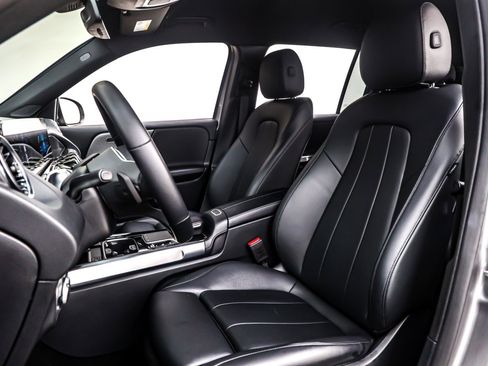 Used 2022 Mercedes-Benz GLB 250 image 18