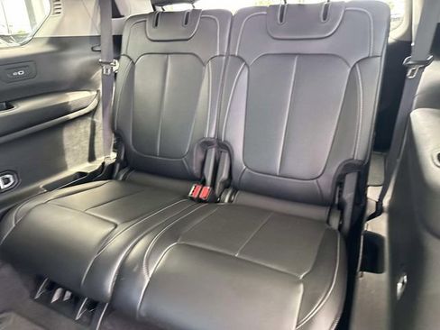 Used 2022 Jeep Grand Cherokee L Limited w/ Luxury Tech Group II image 15