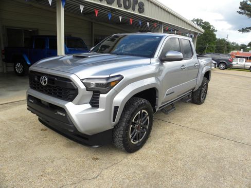 Used 2024 Toyota Tacoma 4x4 Double Cab image 4