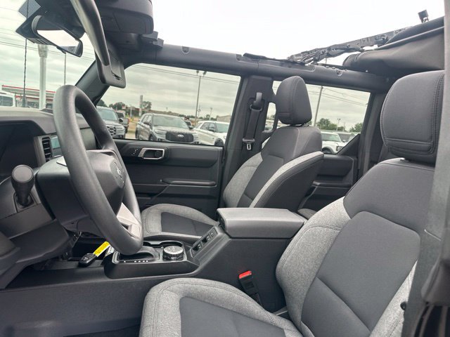 Used 2025 Ford Bronco 4-Door AWD/4WD image 3