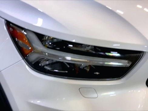Used 2022 Volvo XC40 T5 R-Design w/ Advanced Package AWD/4WD image 28