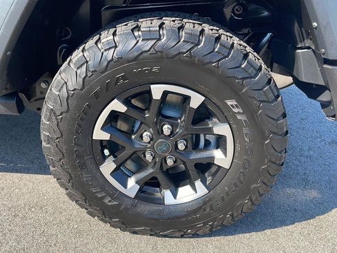 Used 2024 Jeep Wrangler Unlimited Rubicon 4xe AWD/4WD image 12
