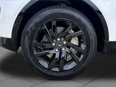Used 2019 Land Rover Discovery HSE image 11