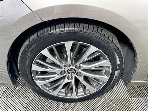 Used 2019 Lexus ES 350 image 4