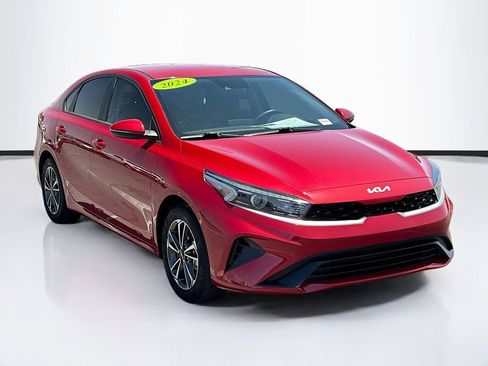 Used 2024 Kia Forte LXS w/ LXS Technology Package FWD image 3