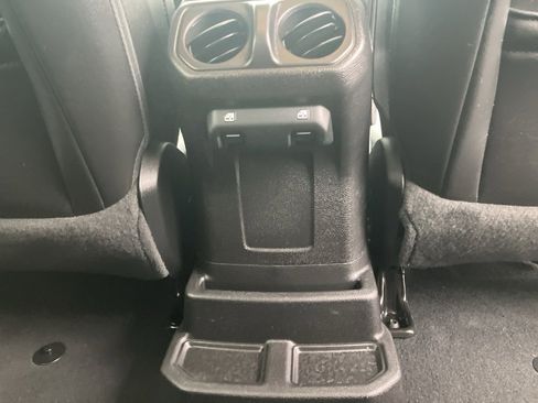 Used 2020 Jeep Wrangler Unlimited Sport image 34