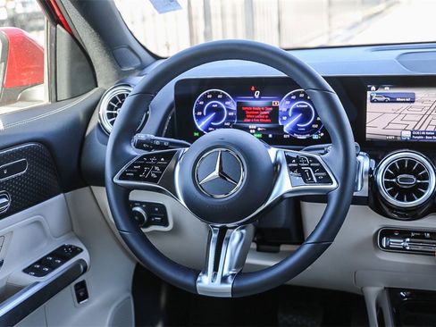 Used 2024 Mercedes-Benz EQB 300 4MATIC image 15