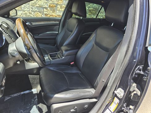 Used 2011 Chrysler 300 C w/ Safetytec Group RWD image 5
