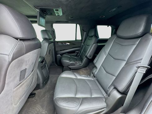 Used 2020 Cadillac Escalade Platinum AWD/4WD image 16