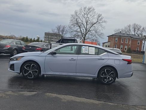 Used 2025 Nissan Altima 2.5 SR w/ SR Premium Package image 4