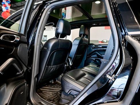Used 2016 Porsche Cayenne image 18