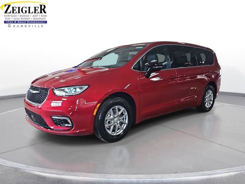 New 2026 Chrysler Pacifica Select image 1