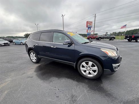 Used 2016 Chevrolet Traverse LT w/ Style and Technology Package image 7