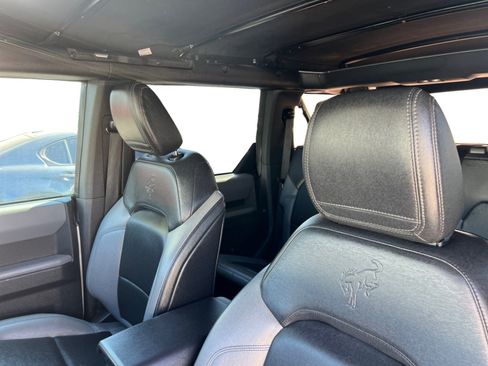 Used 2021 Ford Bronco Black Diamond image 10