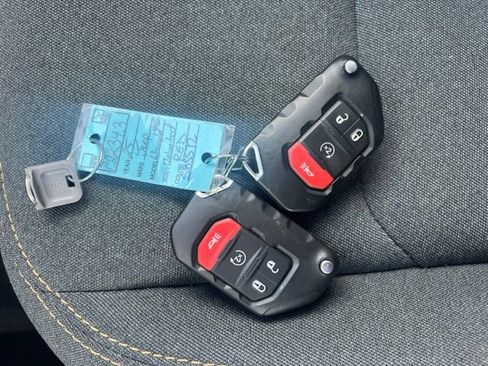 Used 2025 Jeep Wrangler Unlimited Sahara AWD/4WD image 17