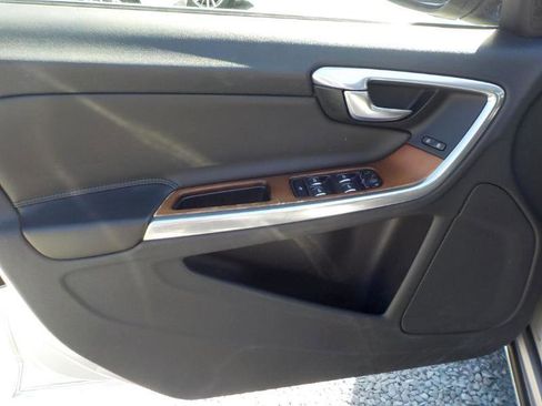 Used 2016 Volvo S60 T5 Premier FWD image 9