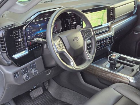Used 2025 Chevrolet Silverado 1500 LT Trail Boss w/ LT Trail Boss Premium Package AWD/4WD image 13