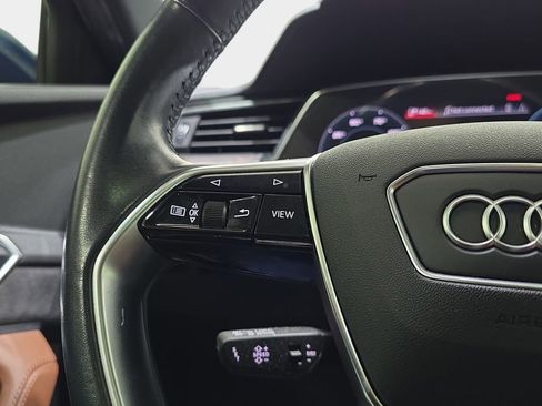 Used 2019 Audi e-tron Prestige w/ Prestige Package AWD/4WD image 18
