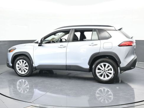 Used 2023 Toyota Corolla Cross LE image 3