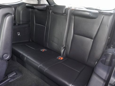 Used 2023 Toyota Highlander Platinum image 10