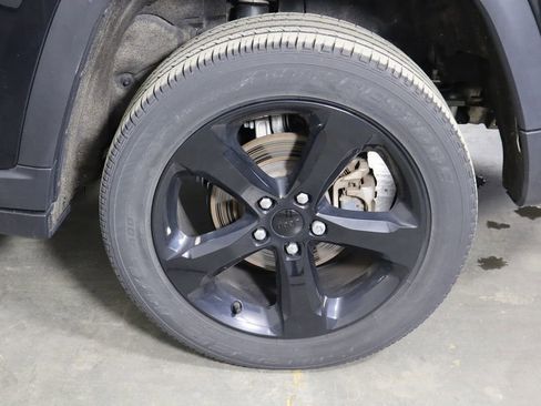 Used 2023 Jeep Grand Cherokee Altitude image 46