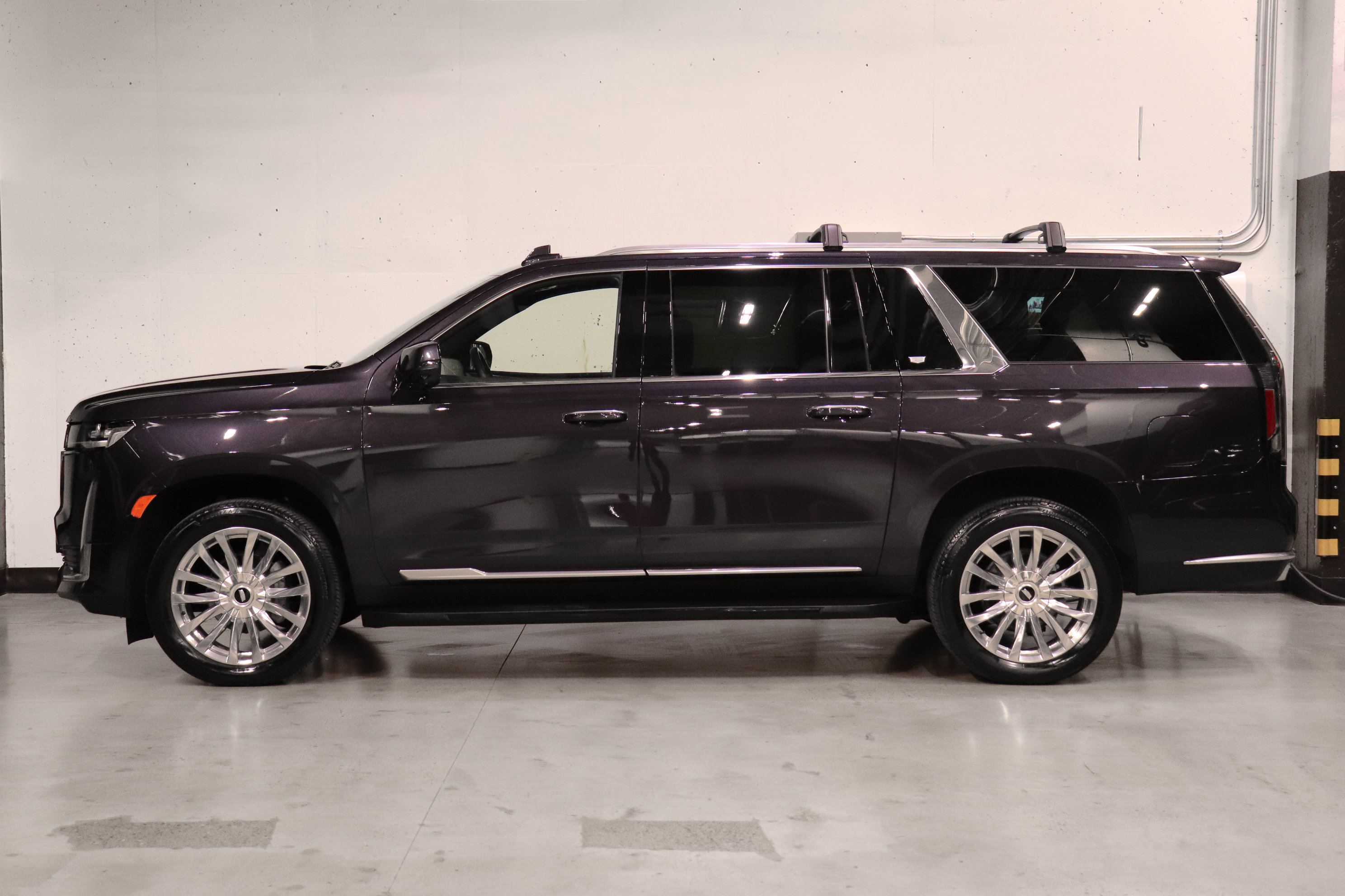 Certified 2023 Cadillac Escalade ESV Premium Luxury AWD/4WD image 2