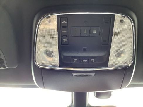 Used 2020 Jeep Grand Cherokee Altitude image 28