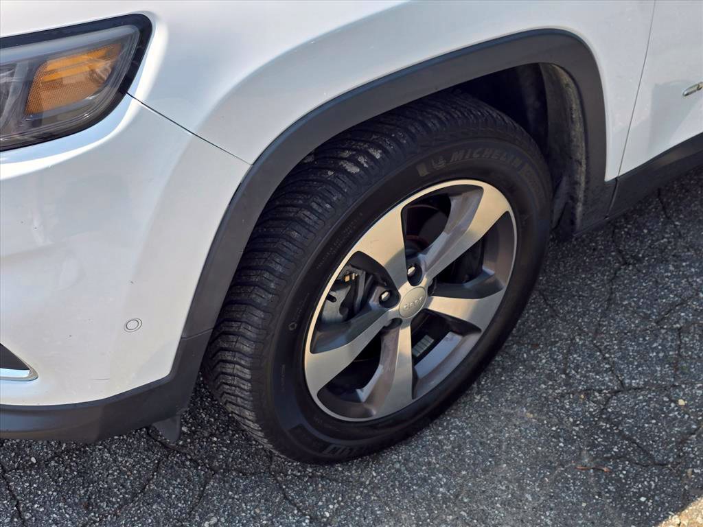 Used 2019 Jeep Cherokee Limited w/ Luxury Group AWD/4WD image 19