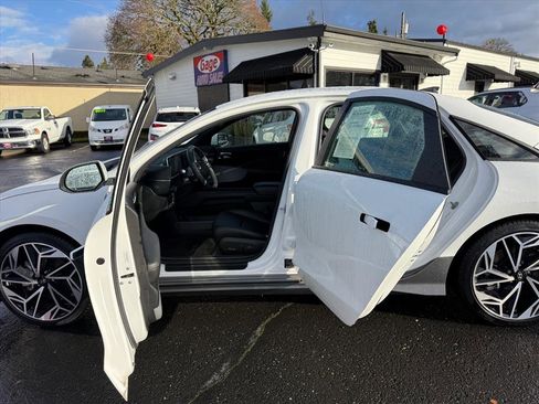 Used 2024 Hyundai Ioniq 6 SEL image 19