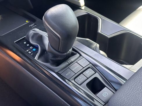 Used 2025 Toyota Camry SE w/ Convenience Package image 31