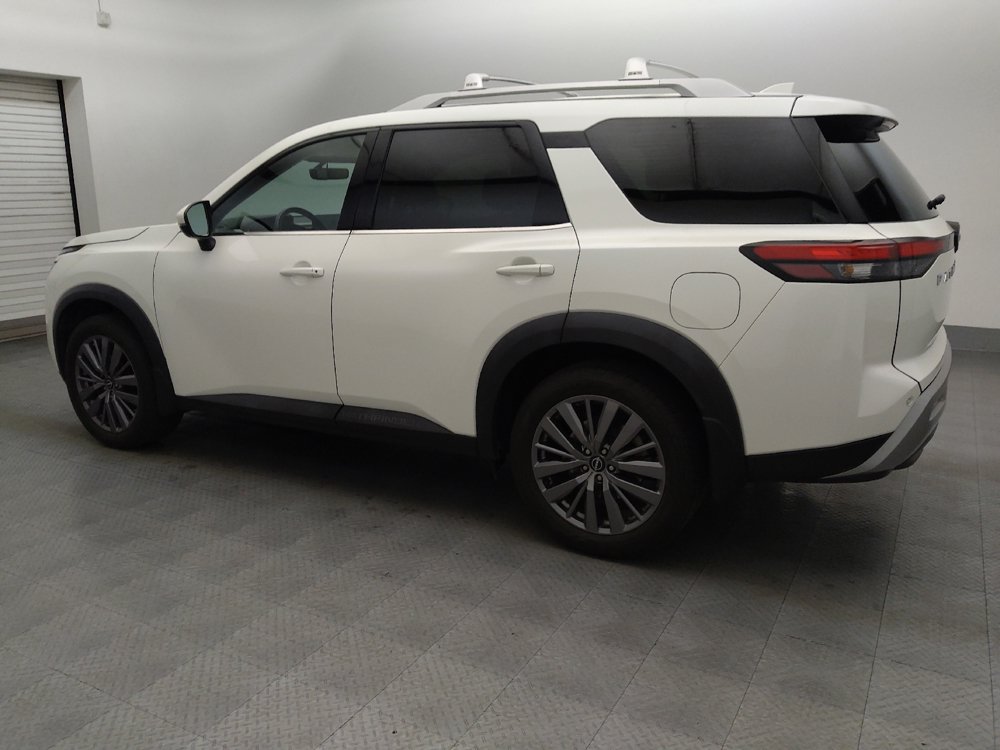 Used 2023 Nissan Pathfinder SL w/ SL Premium Package FWD image 3