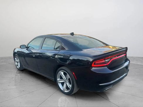 Used 2017 Dodge Charger R/T image 3