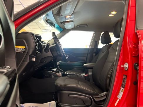 Used 2016 Kia Soul + w/ Audio Package FWD image 17