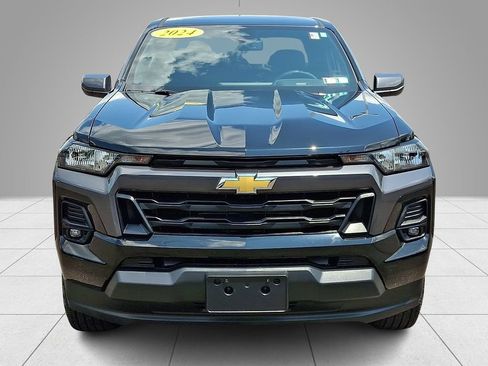 Used 2024 Chevrolet Colorado LT w/ LT Convenience Package II RWD image 3