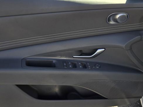 Used 2025 Hyundai Elantra SEL image 16
