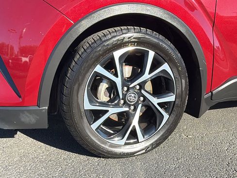 Used 2018 Toyota C-HR XLE FWD image 9